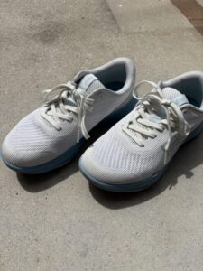 70代の母が実際に購入したアシックスGEL-RIDEWALK LIGHT 2の実物写真