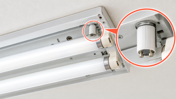 蛍光灯器具のグロー球(点灯管)の形と取り付け位置を示すイメージ