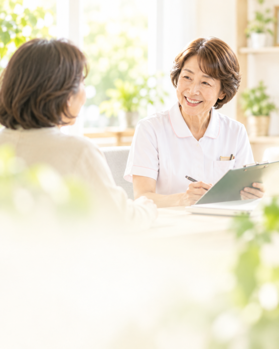 60代からの働き方について相談する看護師のイメージ
